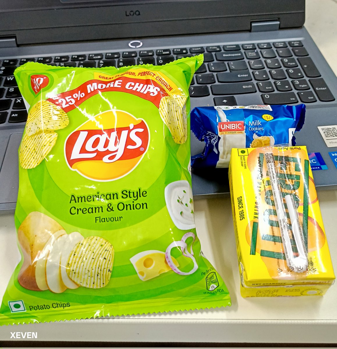 xevenbiswas's tweet image. Midnight Snacks at @hack4bengal  #h4bs4 😋