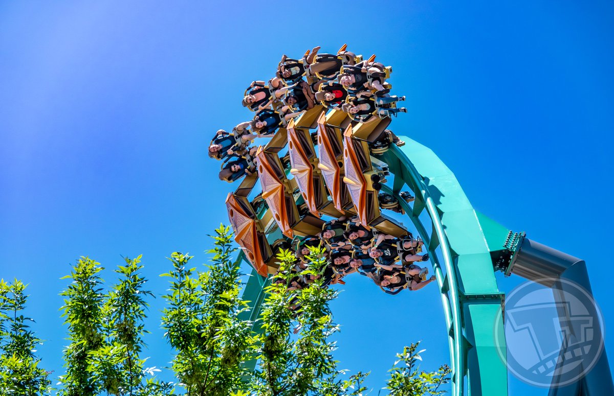 Thrilltography1's tweet image. Visited @KingsDominionVA yesterday to finally try out Rapterra. Unfortunately, my day at the park was cut very short. While taking pictures behind Reptilian, I tripped, twisted my ankle, and scraped up my knee. Rapterra was fun, though!
