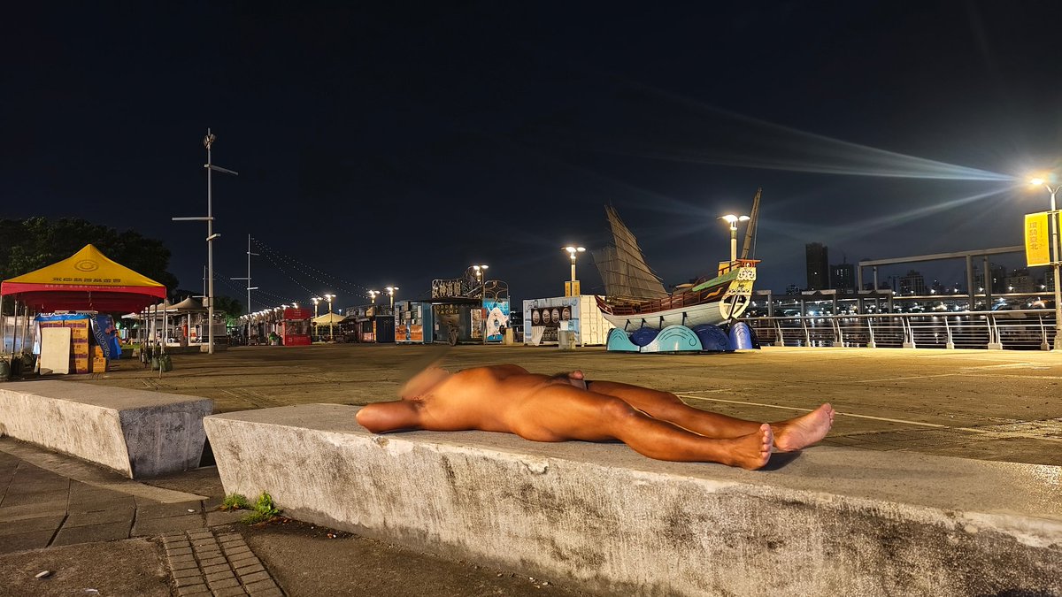 🔞警告🔞

夜深了，快睡吧，別想東想西想些有的沒的！
😆😆😆

＃喜歡裸拍