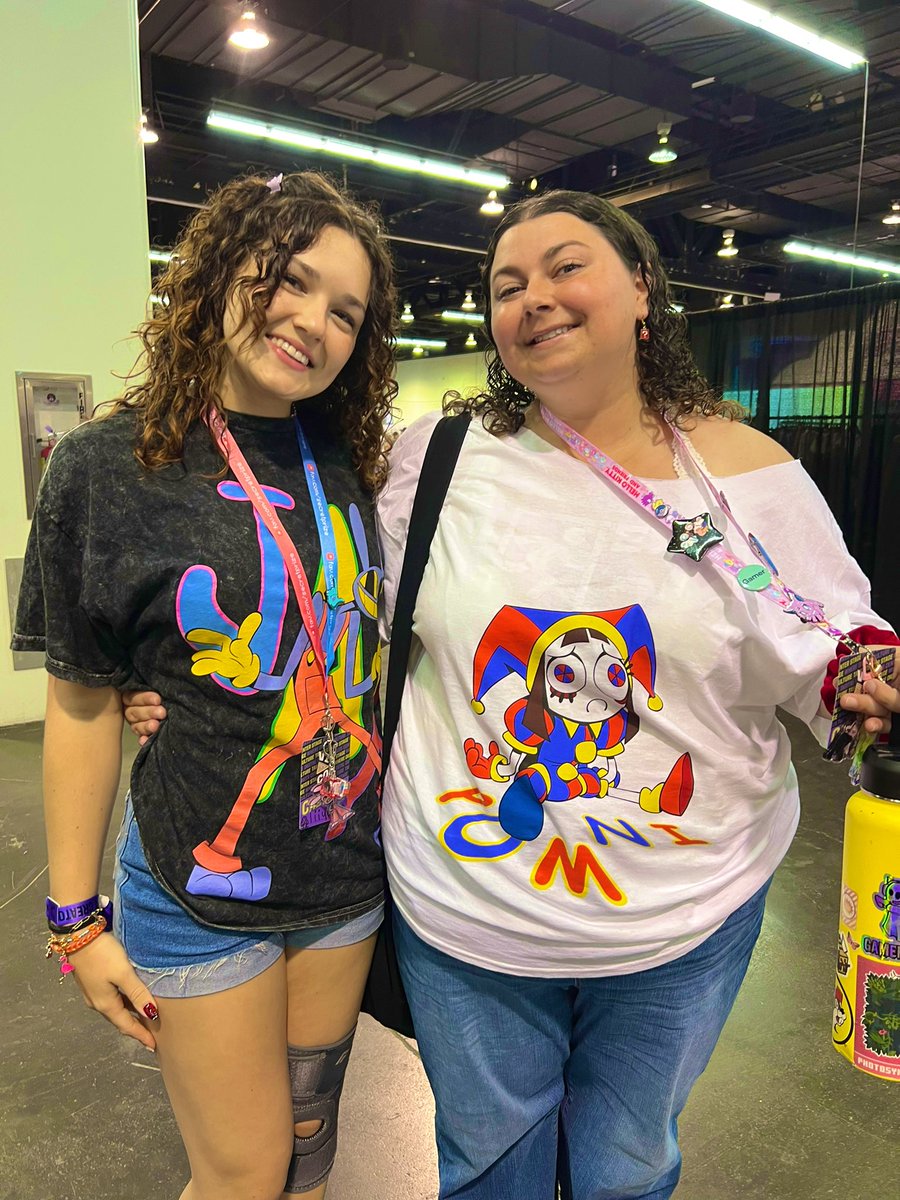 ANY DIGITAL CIRCUS FANS AT VIDCON!? 

Come say hello!!