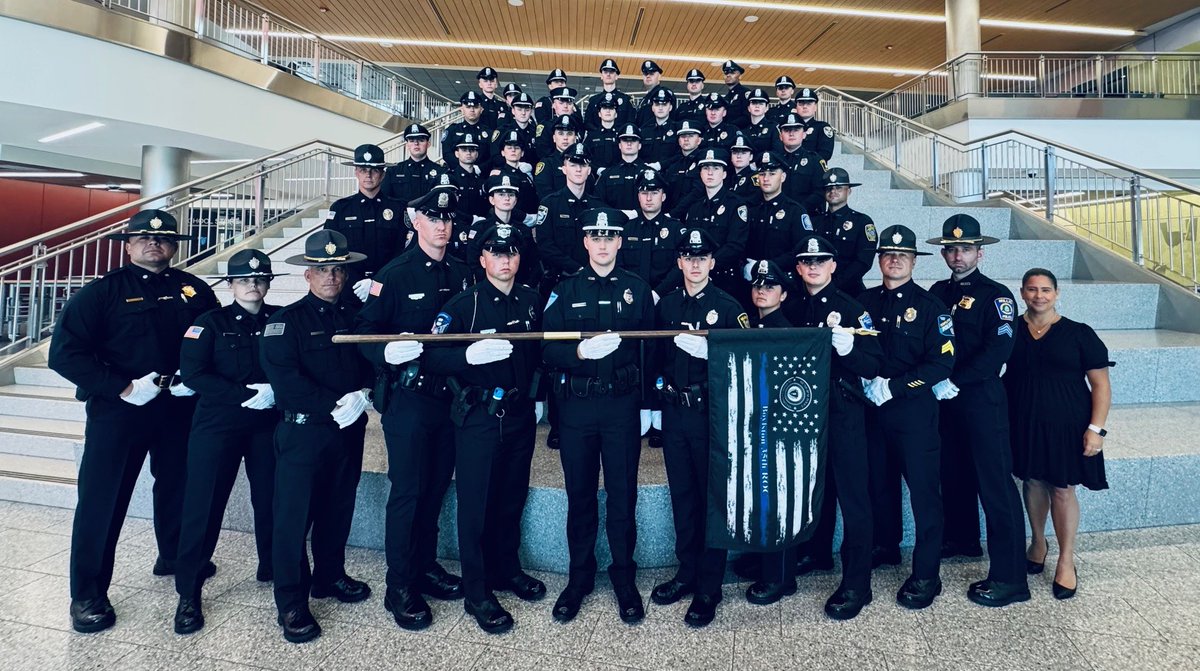MassMPTC's tweet image. 🎉👮♂️ Celebrate with us as we honor the graduation of the 35th MPTC Boylston Police Academy ROC!
They have completed rigorous training and are now ready to serve and protect our communities. Let's wish them successful careers ahead!
Read more here: mass.gov/news/local-pol…