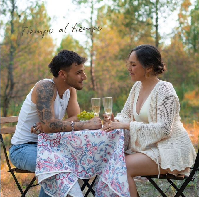 Pues la alegría musical del día puede ser escuchar a <a href="/Mariaparradovoz/">Maria Parrado</a> y <a href="/lucas_curotto/">Lucas Curotto</a> con este #TiempoAlTiempo Ya que tienen dos copas en las manos brindamos con ellos por el éxito de todos sus proyectos