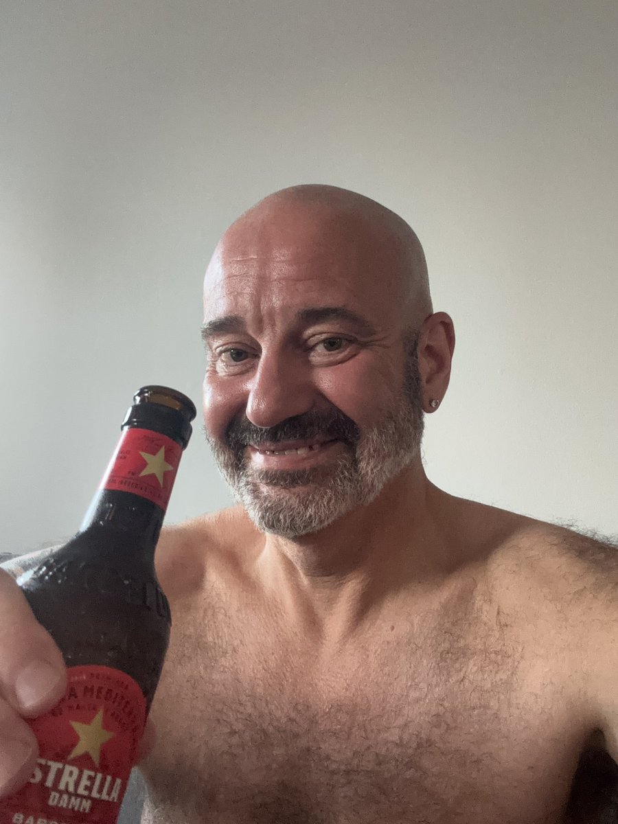 Salud! Friday night at last, and a ridiculous temperature in here 🥵 Have a great weekend all 🍻