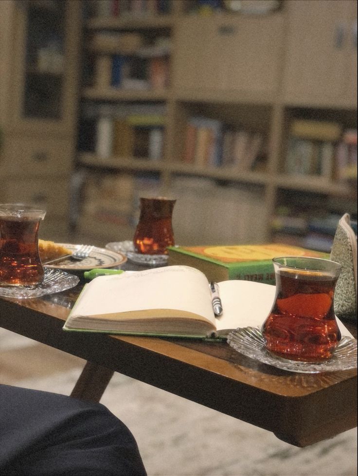 "Gençken ilim ağacını dikmezsen ,ihtiyarladığında gölgesinde barınacağın bir ağacın olmaz." Hz.Ali(r.a)