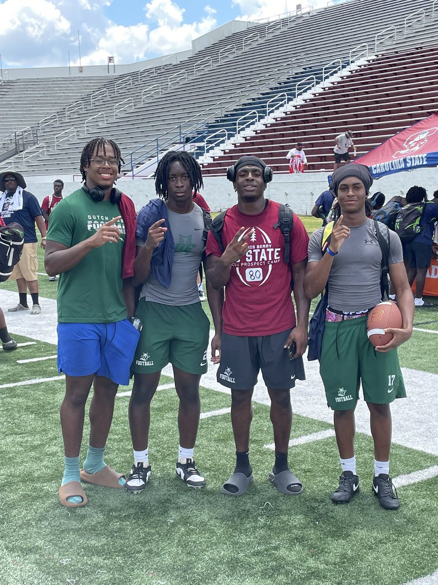 Qthefutur3's tweet image. Had a great day today dominating @SCState_Fb camp. Thank you for the opportunity today to showcase my talents @coachberry77 @dfhsfootball @coach_bras @CoachBlakeCulb 🦊