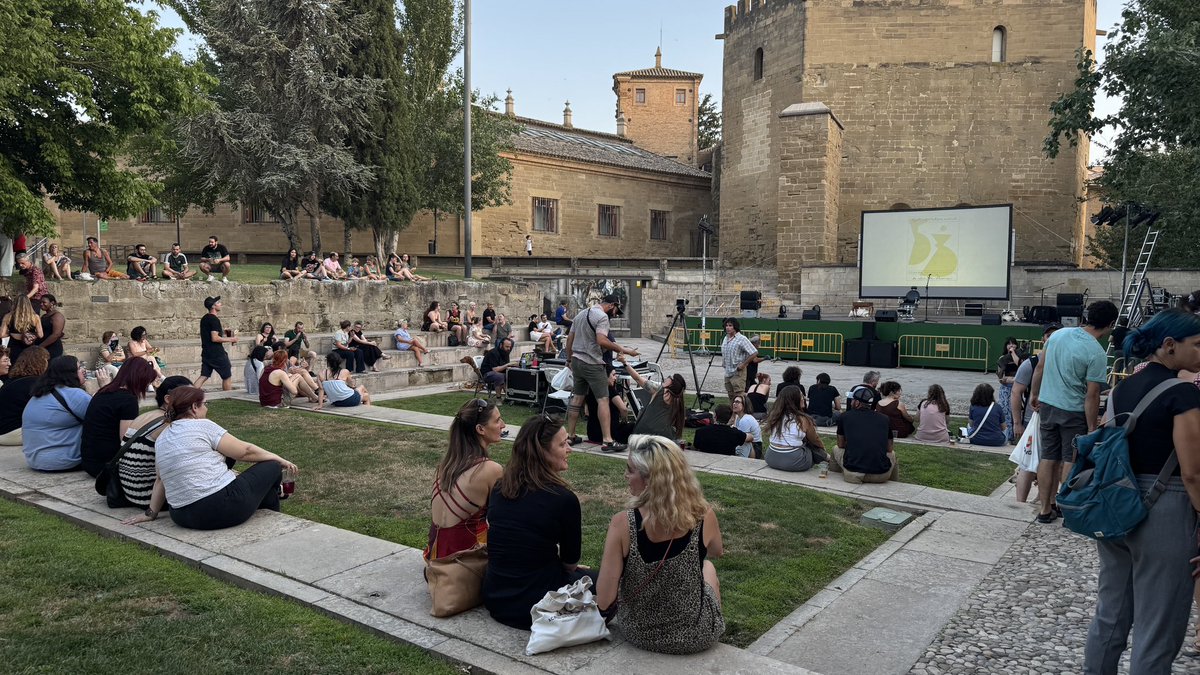 ¿Pensabas que nos habíamos olvidado?
Nada de eso…
Esto ya huele a cine 🎬✨

Barbería Cravan vuelve a la acción, y tú no te lo puedes perder.
Nos vemos en Plaza General Alsina.

🎥 En colaboración con <a href="/artlabhuesca/">ArtLab Huesca</a>