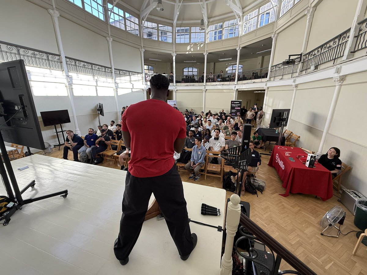langflow_ai's tweet image. It's a PAAAAACKED house for #HackingAgents London 🎉
Thanks to @turintechai @twilio @MistralAI and @elevenlabsio for helping to make this happen!
And thanks to all the devs for showing out on a beautiful Friday night!
👩🏽💻 > 🍺