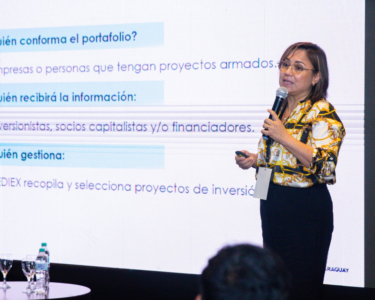 REDIEXParaguay's tweet photo. En el marco del #ParaguayTechWeek, Nicolás Sanfurgo, de la Dirección de Atracción de Inversiones, y Tatiana López, del Observatorio de Clima de Negocios, presentaron “Paraguay, un país de oportunidades”, para posicionar al país como un destino atractivo para inversiones. 🇵🇾✨ https://t.co/Uoif52zSqy