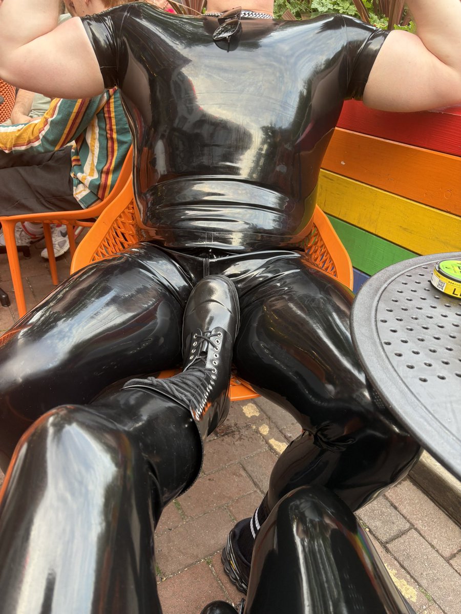 Even the rubber muscle boys want to serve daddy 😈😈😈 you want to be next? 😏😏😏