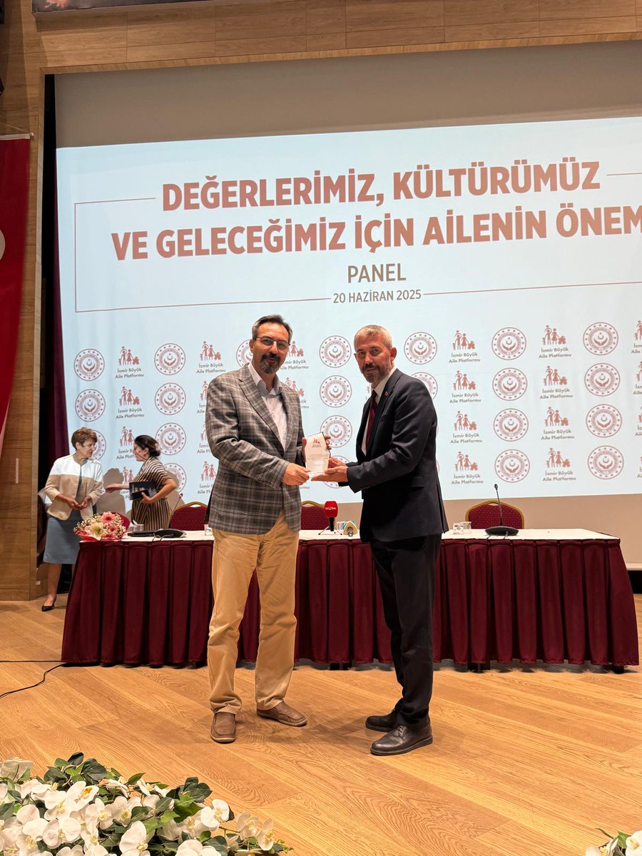 Ali MAMAK 🇹🇷 (@alimamak2) on Twitter photo Bugünkü Panelde birkez daha anladık ki!
Eğer aile kurumu vatan savunması kadar önemli!
Başta <a href="/izmirASHM/">İzmir Aile ve Sosyal Hizmetler İl Müdürlüğü</a> Melih Keleş Md. ve Tüm Kurum Ekibine, <a href="/saffetkose/">Saffet KÖSE</a> <a href="/adempalabiyik_/">Prof. Dr. Adem Palabıyık</a> <a href="/Dr_A_Hatipoglu/">Atakan Hatipoğlu</a> <a href="/rukiyedogru/">Rukiye Dogru</a> <a href="/isilce/">Işıl Çetin Gürsoy</a> hocalarımıza <a href="/nuriyekadan/">Av. Nuriye KADAN</a> Bşk. ve tüm katılımcılara teşekkür ederim. Bugünkü Panelde birkez daha anladık ki!
Eğer aile kurumu vatan savunması kadar önemli!
Başta <a href="/izmirASHM/">İzmir Aile ve Sosyal Hizmetler İl Müdürlüğü</a> Melih Keleş Md. ve Tüm Kurum Ekibine, <a href="/saffetkose/">Saffet KÖSE</a> <a href="/adempalabiyik_/">Prof. Dr. Adem Palabıyık</a> <a href="/Dr_A_Hatipoglu/">Atakan Hatipoğlu</a> <a href="/rukiyedogru/">Rukiye Dogru</a> <a href="/isilce/">Işıl Çetin Gürsoy</a> hocalarımıza <a href="/nuriyekadan/">Av. Nuriye KADAN</a> Bşk. ve tüm katılımcılara teşekkür ederim.