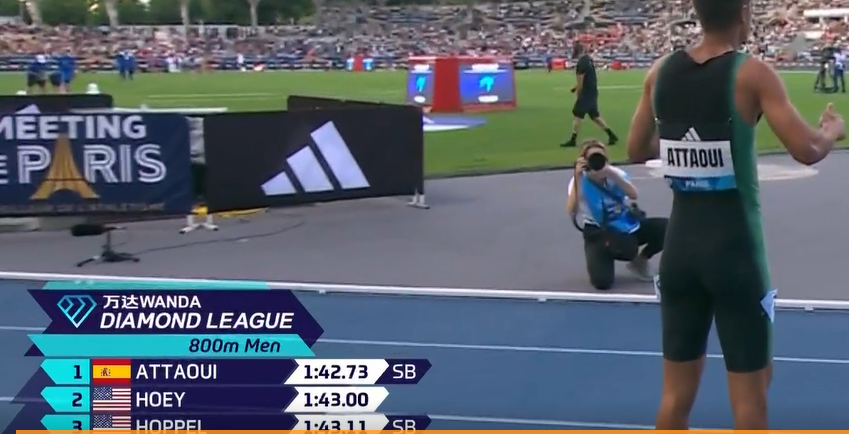 gabyandersengz's tweet image. Nueva salvajada de Attaoui, en esta ocasión  en París.
Imposible correr más encerrado, encontró hueco a falta de 100 m y remontada por dentro. 
Espectáculo puro pero con la soga al cuello media carrera.
