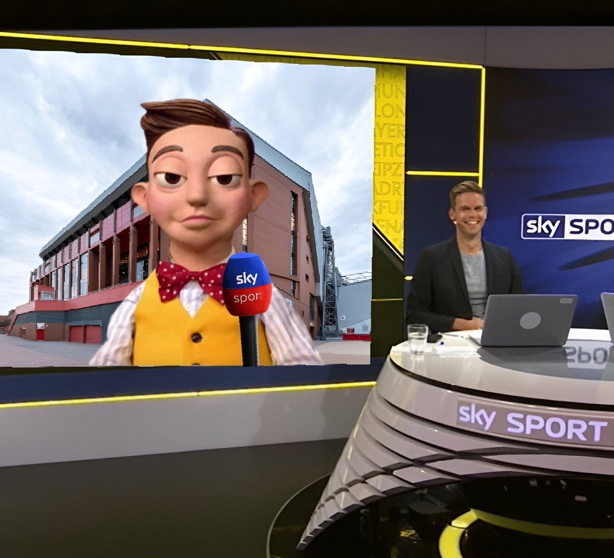 zekk___2_'s tweet photo. "Meine Damen und Herren wir schalten jetzt live nach Liverpool zu unserem Transferexperten Florian Plettenberg." https://t.co/ZcEWR1ujkI
