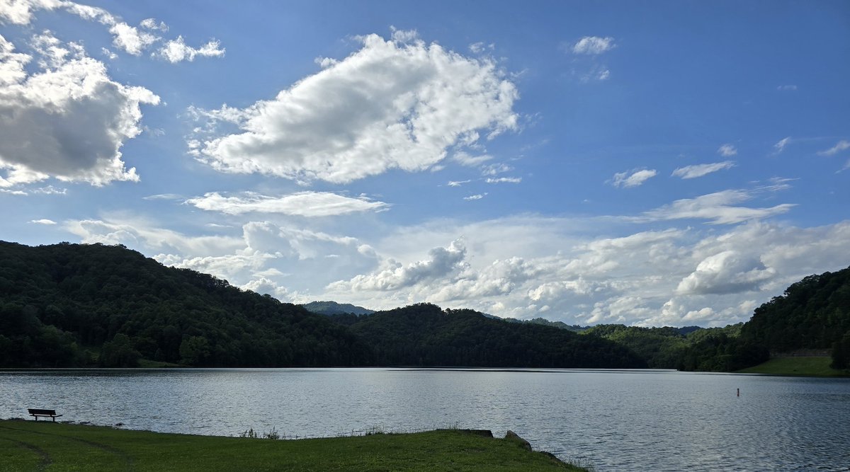 I've been uploading all my nature photos on <a href="/hexelexeh/">Hexel</a>. Here's one of my favorites of Martins Fork Lake.

Follow that account if you wanna see more personal updates, scenic photos, or just random tweets about Fortnite, Charli XCX, etc. lol.