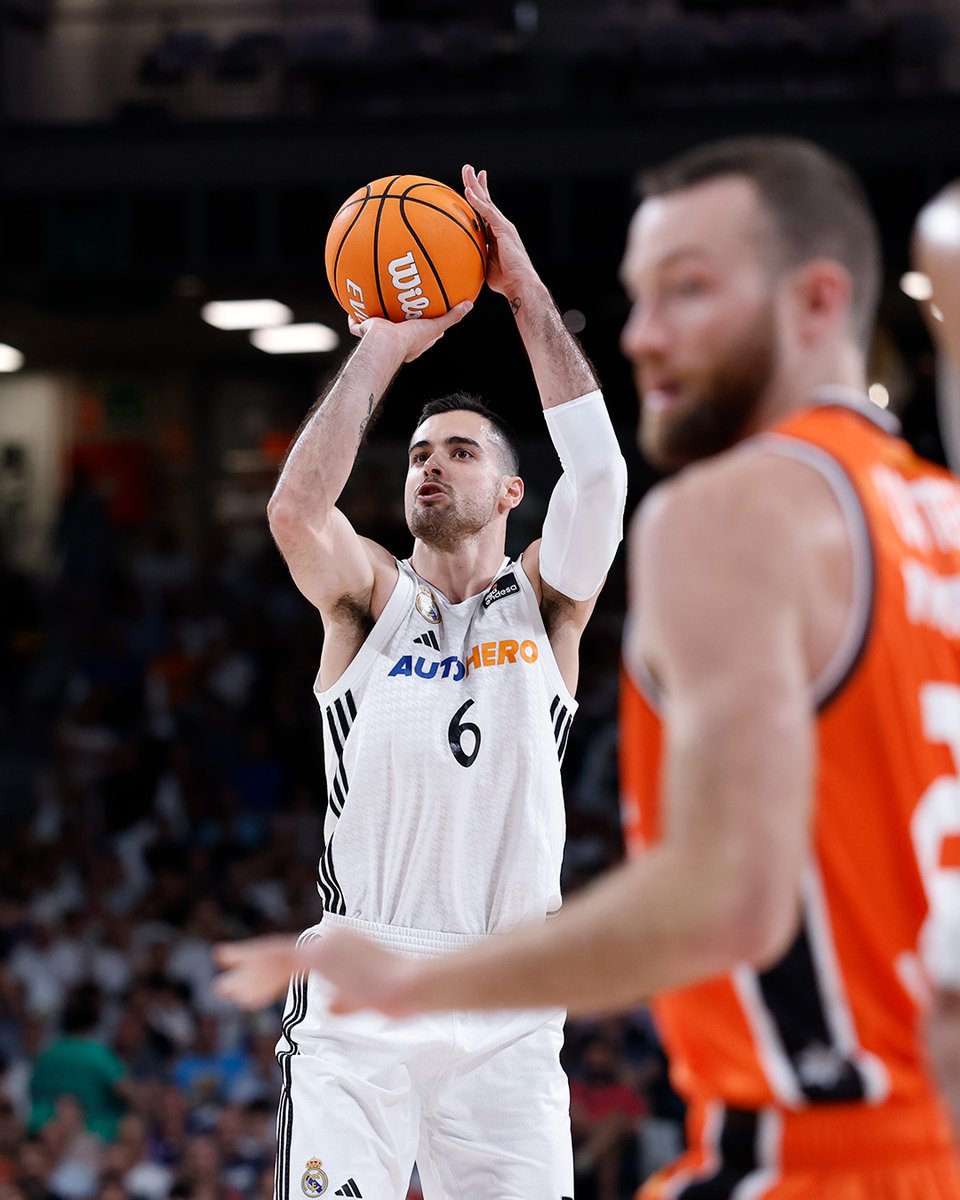 ⏸️ Fin del primer cuarto.
 <a href="/RMBaloncesto/">Real Madrid Basket</a> 19 - 15 <a href="/valenciabasket/">Valencia Basket Club</a>