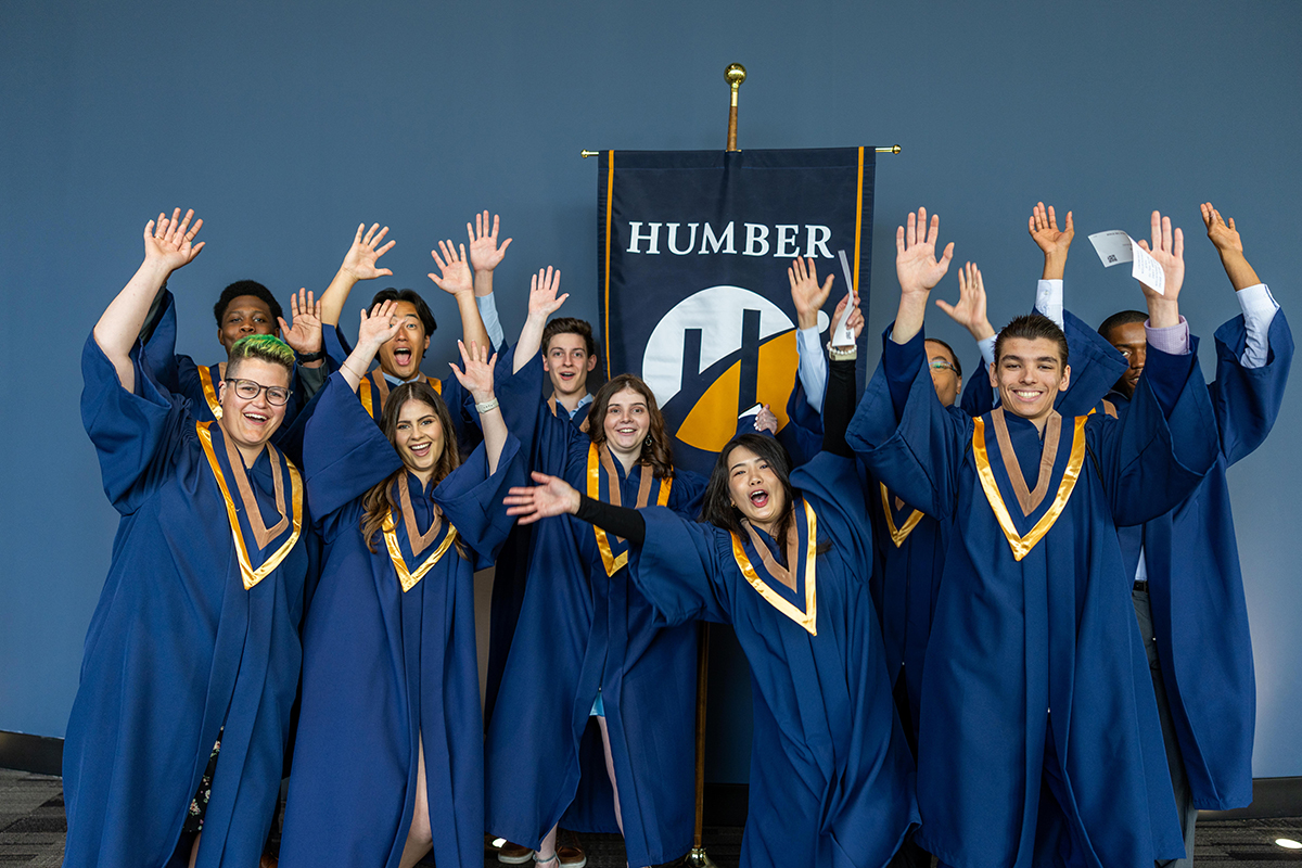 HumberToday's tweet image. ‘Each of you, in your own way, has built something extraordinary here’: The @humberpoly community came together to celebrate graduate success at Spring 2025 Convocation.
Read more in Humber Today: bit.ly/3FZ4uoI
@HumberAlumni