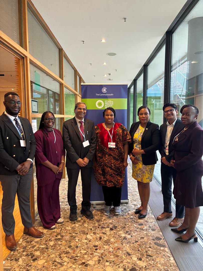 I had the honour and pleasure of meeting with the Senior Director of Climate Change and Oceans Directorate of the <a href="/commonwealthsec/">The Commonwealth</a> Mr. Suresh Yadav, on the sidelines of the <a href="/UNFCCC/">UN Climate Change</a> SB62

We discussed the partnership between @NCCCNigeria and <a href="/commonwealthsec/">The Commonwealth</a> in establishing a