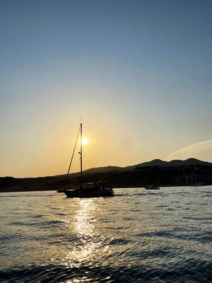 Buenas noches People 🌙feliz descanso 😴💫y buen finde 🌊de verano ☀️total 🥵😓
#BuenasNoches 
#FelizDescanso