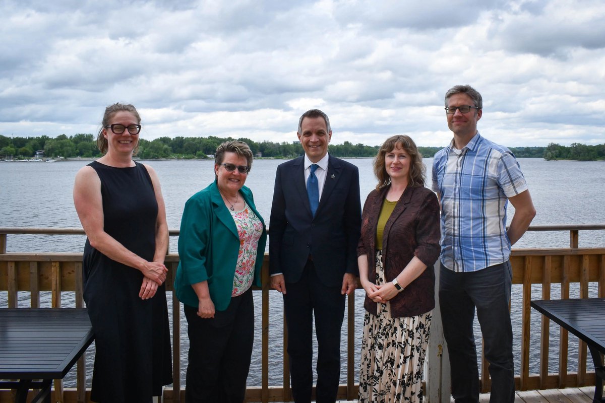 I was pleased to bring together the Mayor’s Round Table on the Environment at the NCC River House to discuss how we can meet our climate goals and protect Ottawa’s natural environment. Thank you to <a href="/ottriverkeeper/">Ottawa Riverkeeper | Garde-rivière des Outaouais</a>, <a href="/EcologyOttawa/">Ecology Ottawa</a>, and CAFES Ottawa for your valuable insights. I