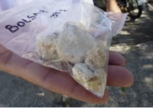 Asia, la nueva ruta en expansión para la cocaína que se exporta desde 🇺🇾 Uruguay. Desde 2023 la Policía ha registrado un aumento en las incautaciones de droga por vía marítima y aérea dirigidas a lugares como Hong Kong y Arabia Saudita