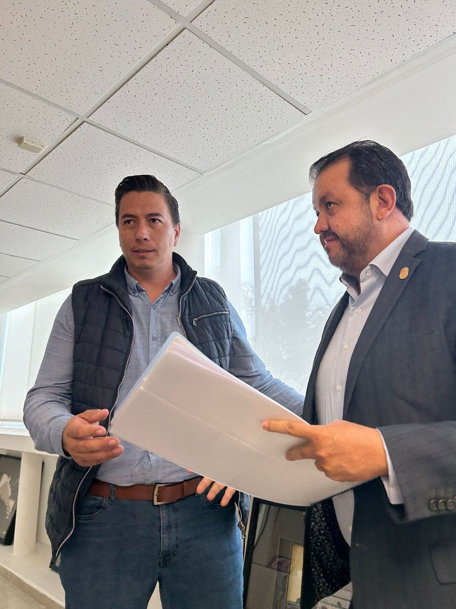 Acompañé a Victor Manuel Sanchez a conocer el proyecto de la casa del <a href="/CAbogadosLeon/">Colegio de Abogados de León Guanajuato A.C.</a> , proyecto realizado por el <a href="/ColArquiLeon/">Colegio de Arquitectos de León</a> .

Un gusto atestiguar la sinergia entre los distintos gremios de profesionistas.

¡En hora buena!