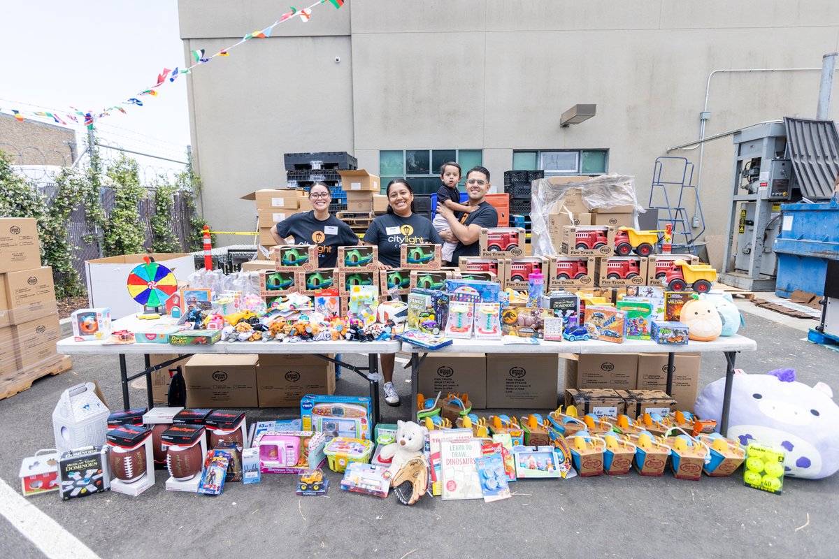 🎊CityTeam hosted our annual Community Day, a FREE day of celebration for our local community. We provided food, legal aid, health care, clothing, hygiene kits, and general family services for those who attended. Activities like soccer, face painting, artisanal coffee, and