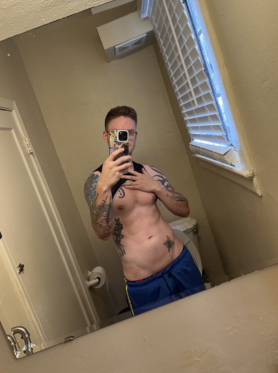 Pup_Fintan (@fintanpup) on Twitter photo Meet me in the bathroom? Meet me in the bathroom?