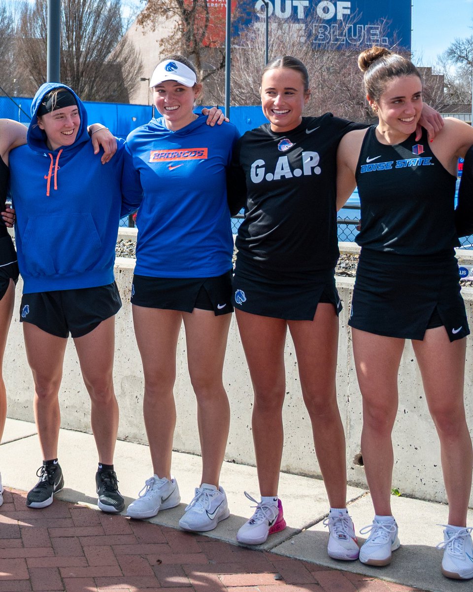 BroncoSportsWTN's tweet image. All smiles for 𝑰𝒏𝒕𝒆𝒓𝒏𝒂𝒕𝒊𝒐𝒏𝒂𝒍 𝑻𝒆𝒏𝒏𝒊𝒔 𝑫𝒂𝒚😃
#BleedBlue | #WhatsNext