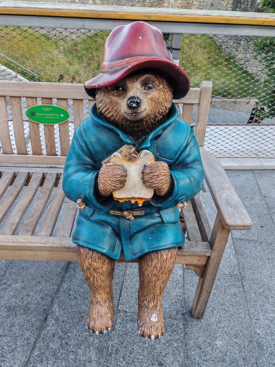cb1867's tweet photo. @AmbJapanUK come and see this guy in Southampton. He is very friendly. https://t.co/Me6DIEQdEe