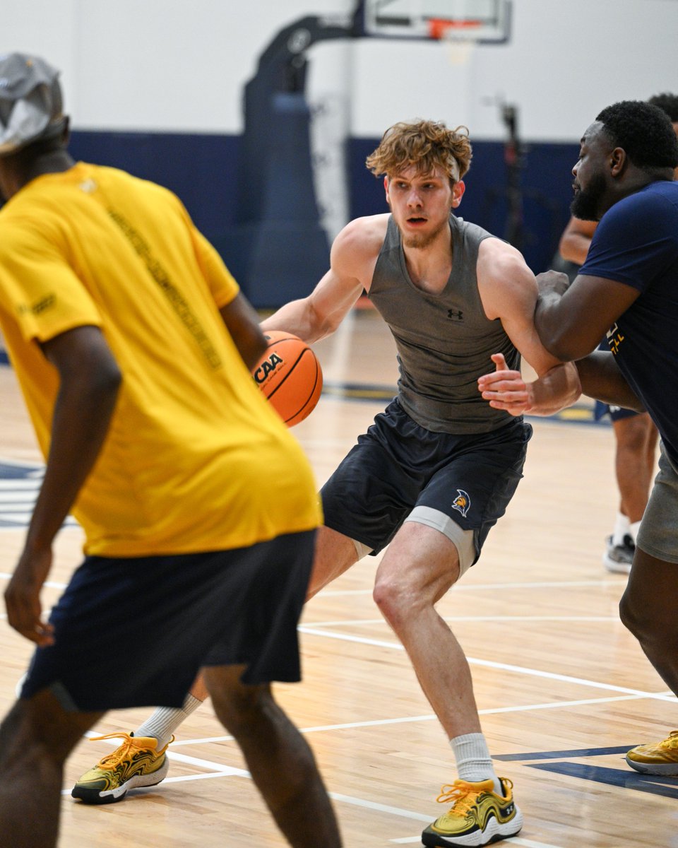 The foundation is being laid in the lab. 🏀

#letsgoG #BROTHERHOOD