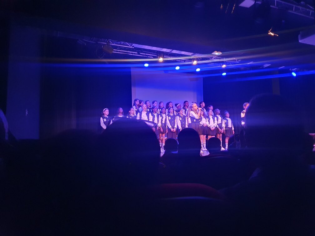 #Barbacademy#comédie musicale beau travail,nos  enfants ont du talent,merci à la cité éducative@REV -animateur#travail ´<a href="/YMerzi/">Yasmina MERZI</a> <a href="/FrancoisDagnaud/">François Dagnaud</a> <a href="/HalimaJemni/">Halima Jemni</a> <a href="/Paris19e/">Mairie du 19e</a>