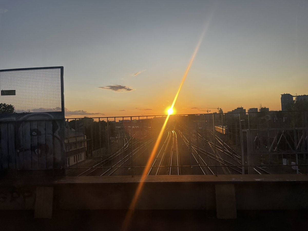 KB_all_7's tweet photo. Last sunset π₯Ίπ
#onesunsetclosertoBTS
@BTS_twt https://t.co/PIFbr3HMCp