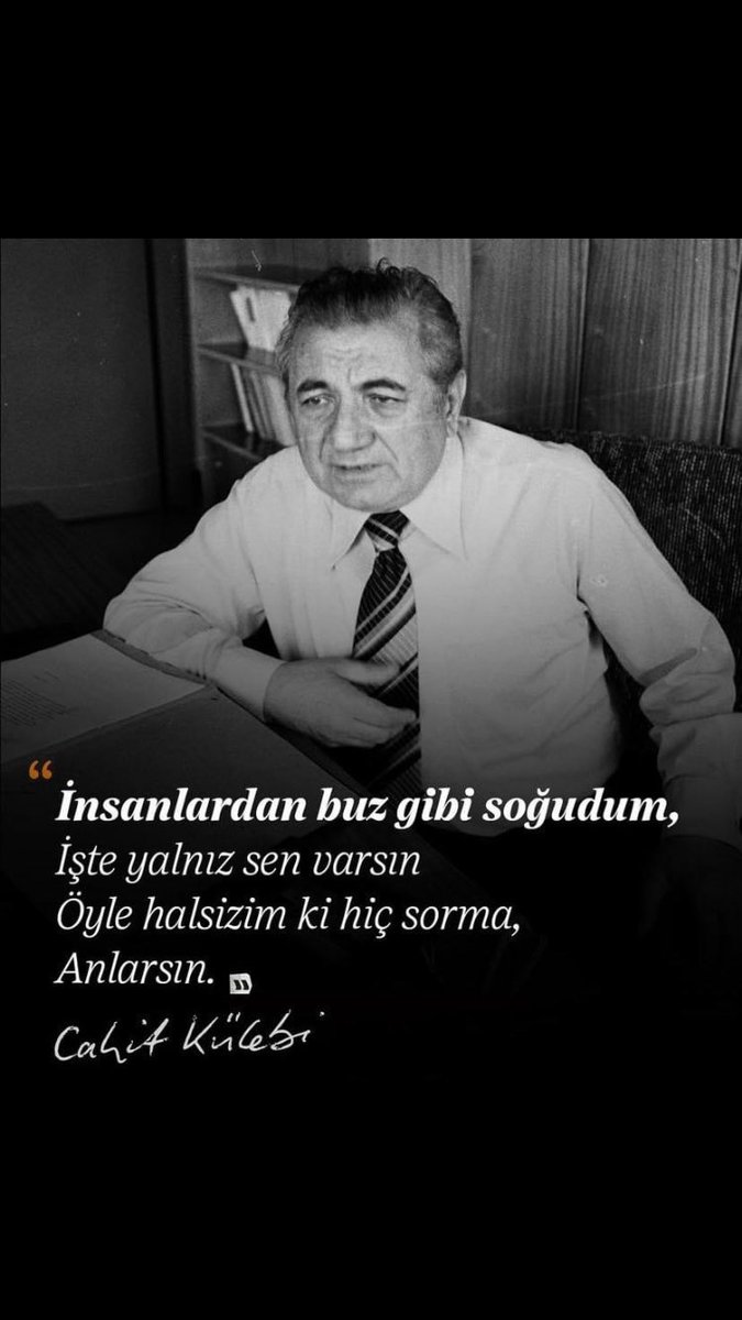 .🕊📘🌾Geçmiş günler, gelecekle hep savaşır mı?#CahitKülebi
..
Çünkü Külebinin,”dokuyup yol üstüne attığı birer köylü seccadesi”olan şiirleri
Anadolu”ana” ya türküler çağırıyor.”
..
Keşke bir yolu
olsaydı,
geçmişe iltica
edip,
Anılarda mülteci
kalmanın…#CahitKülebi💙Saygıyla🥀