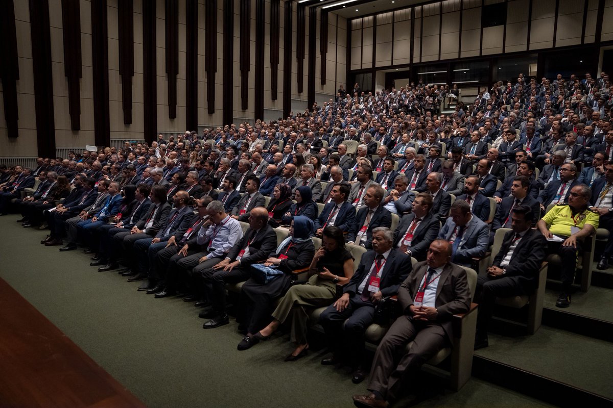 Devlet Denetleme Kurulu olarak kamu kurumlarının teftiş ve denetim birimleri mensuplarına yönelik “Kamu Yönetiminde Etkin Denetim” Seminerini Cumhurbaşkanlığı Millet Kütüphanesinde gerçekleştirdik.

Programda, “Rehberlik, Teftiş ve Denetim Faaliyetlerinin Düzenli ve Etkin Bir