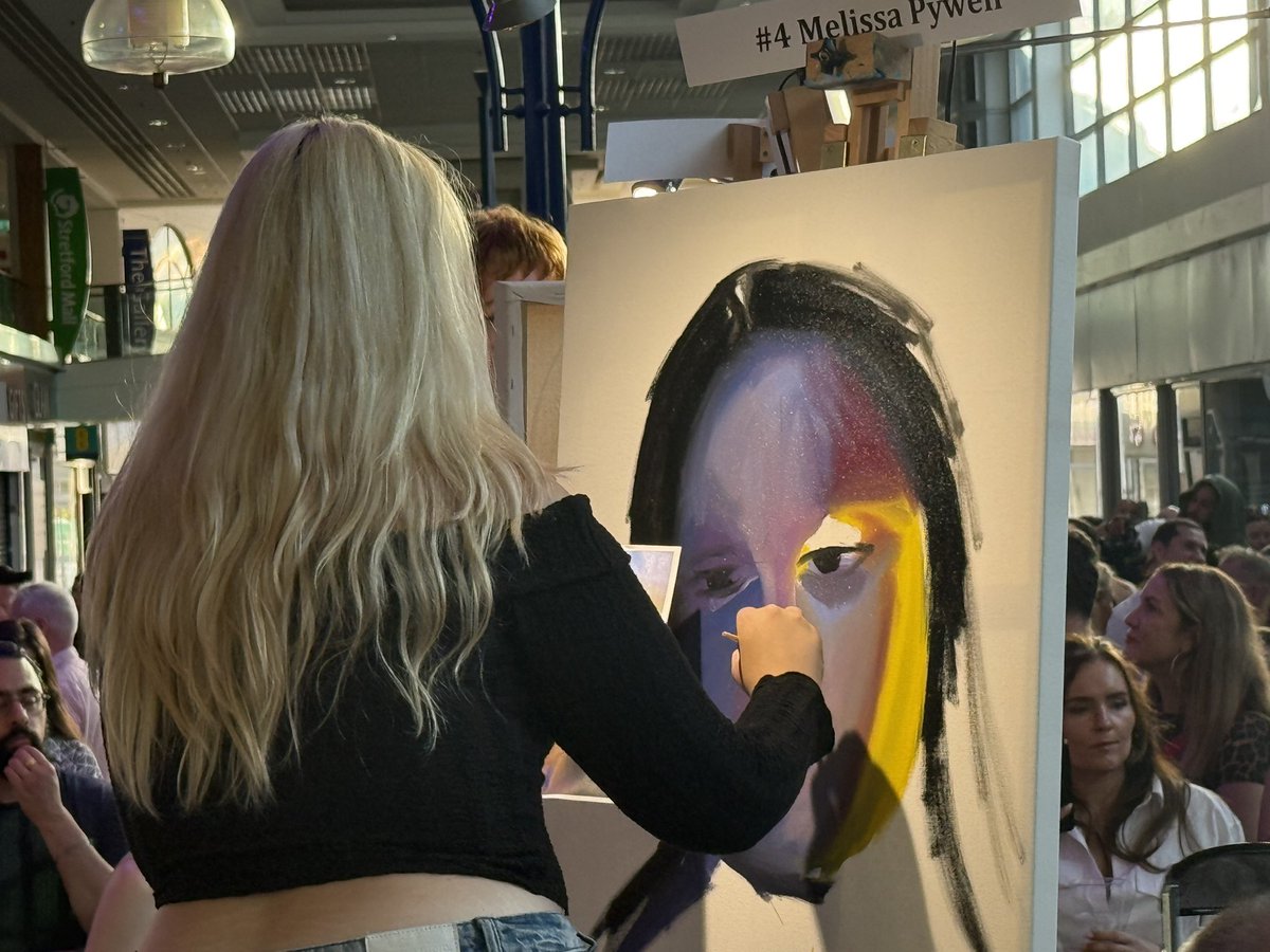 Mapooh's tweet image. Keep it arty!! Keep moving around!! @ArtBattleMCR #stretford