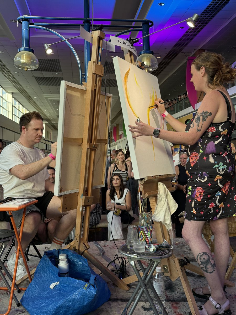 Mapooh's tweet image. Keep it arty!! Keep moving around!! @ArtBattleMCR #stretford