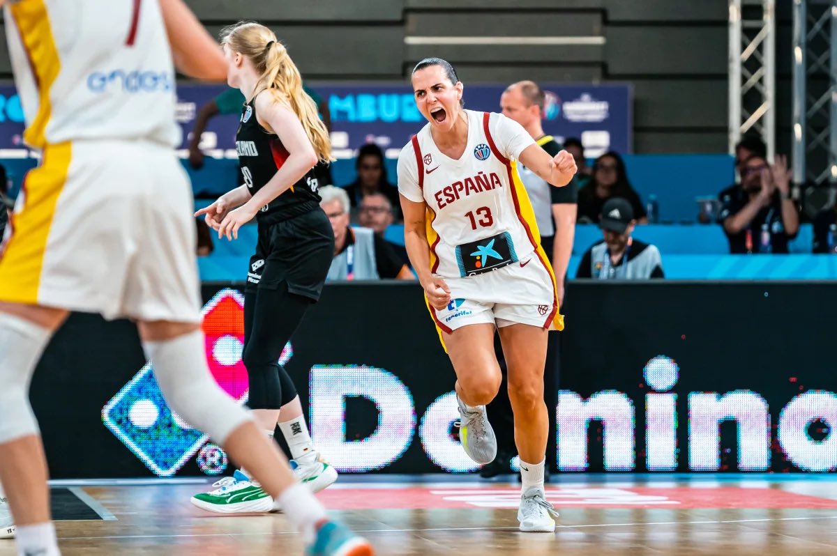 Perfumerías Avenida (@cbavenida) on Twitter photo Vamoooooos 💙
🇪🇸 79 🆚 🇩🇪 60
PARTIDAAAZO
💙 <a href="/andrea_vilaro/">Andrea Vilaró</a> 11p/3r
💙 IYANA 7p/2a
💙<a href="/RRomo7/">Raquel Romo</a>
🎆📸 <a href="/EuroBasketWomen/">FIBA Women's EuroBasket</a> Vamoooooos 💙
🇪🇸 79 🆚 🇩🇪 60
PARTIDAAAZO
💙 <a href="/andrea_vilaro/">Andrea Vilaró</a> 11p/3r
💙 IYANA 7p/2a
💙<a href="/RRomo7/">Raquel Romo</a>
🎆📸 <a href="/EuroBasketWomen/">FIBA Women's EuroBasket</a>