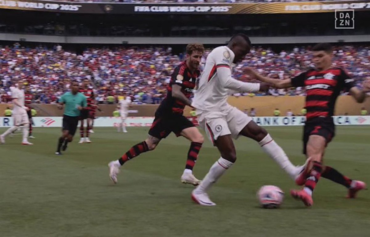 Jackson did nothing to keep getting these much hatred from y’all… it can happen to any player. Anyway, most of you haven’t kicked a ball before.