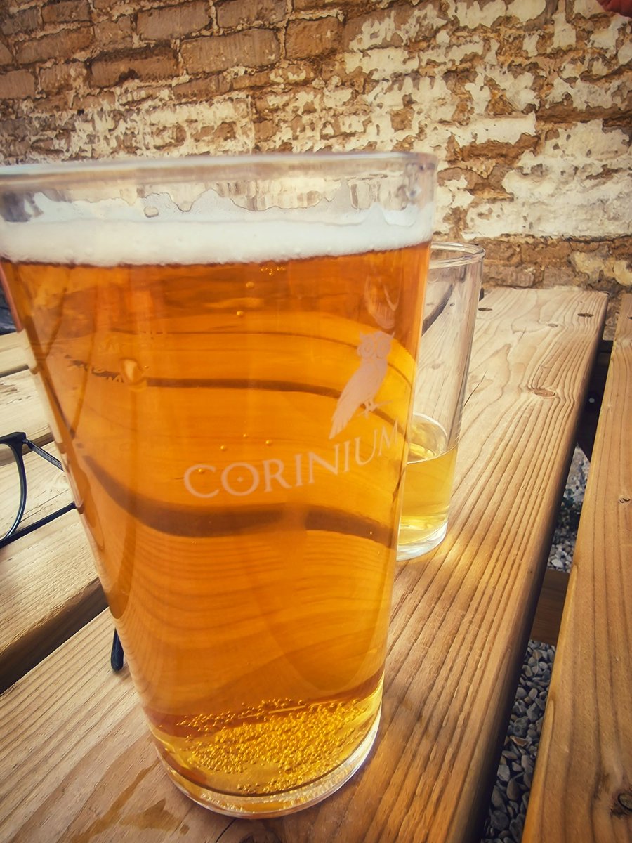 When in Rome....well, be it a onceuponatime province at least. Supping a delightful pint of 'Mosaic' from @coriniumales Cirencester. Also highly recommend the Pliny (the Elderflower)