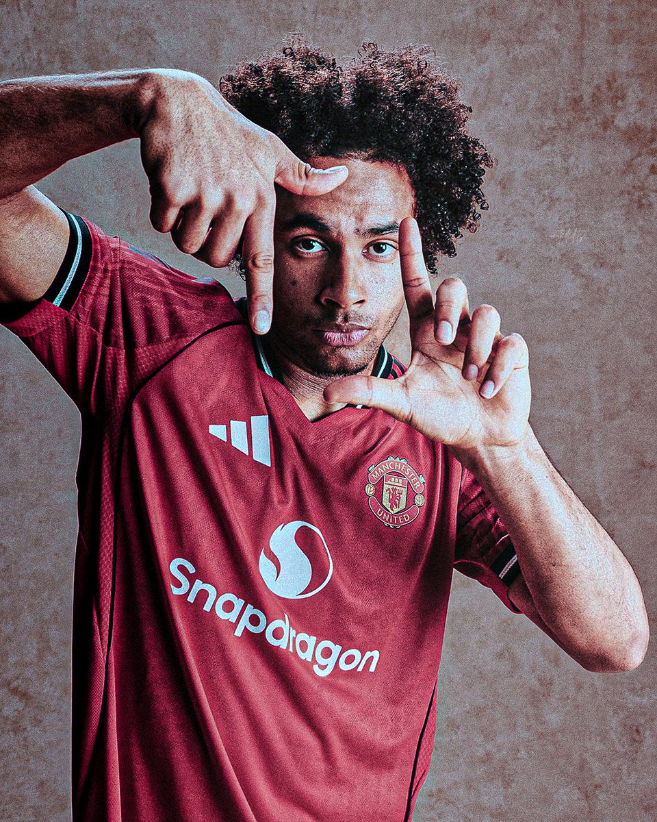 Joshua Zirkzee perfect striker!🔫