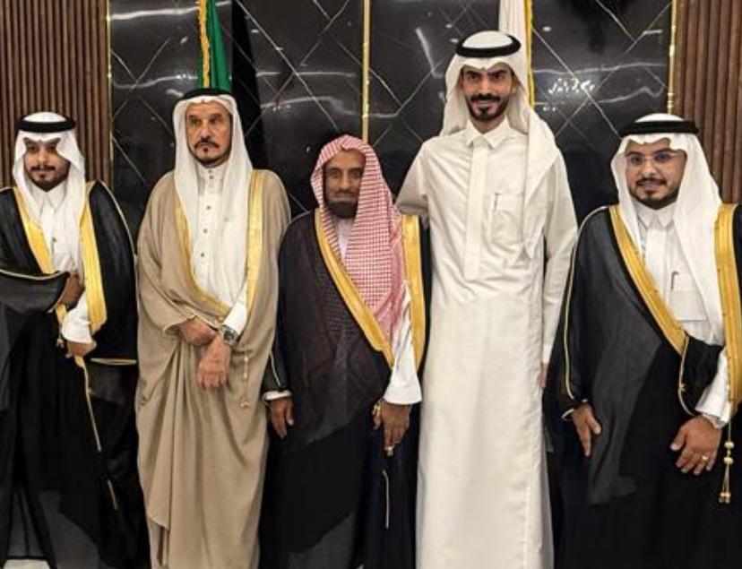 تشرفت اليوم الجمعة ٢٤-١٢- ١٤٤٦ بحضور زواج الشابين معاذ وعبدالعزيز أبناء فضيلة معالي الشيخ عبدالله بن شديد البشري في قاعة الواحة بمحافظة رياض الخبراء حضره جمع غفير من الأقارب والأصدقاء والزملاء 
بارك الله لهما وبارك عليهماوجمع بينهما في خير ورزقهما الذرية الصالحة