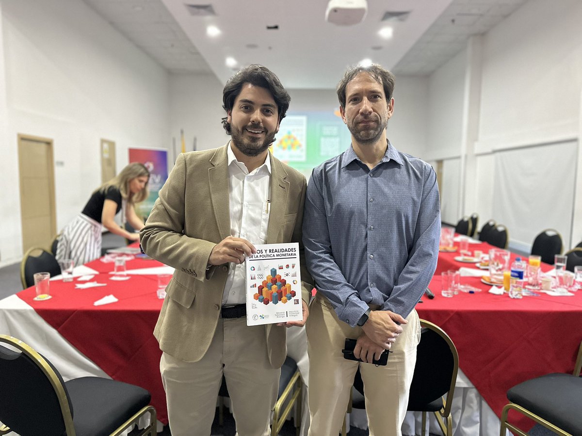 #PlenariaCIEV | 📊 En nuestra Plenaria CIEV contamos con la valiosa participación de <a href="/mauriciovillam/">mauricio villamizar</a>, codirector del <a href="/BancoRepublica/">Banco República 🇨🇴</a>. Un espacio de análisis sobre los retos económicos del país y las perspectivas para el Valle del Cauca.

Una conversación estratégica que articuló