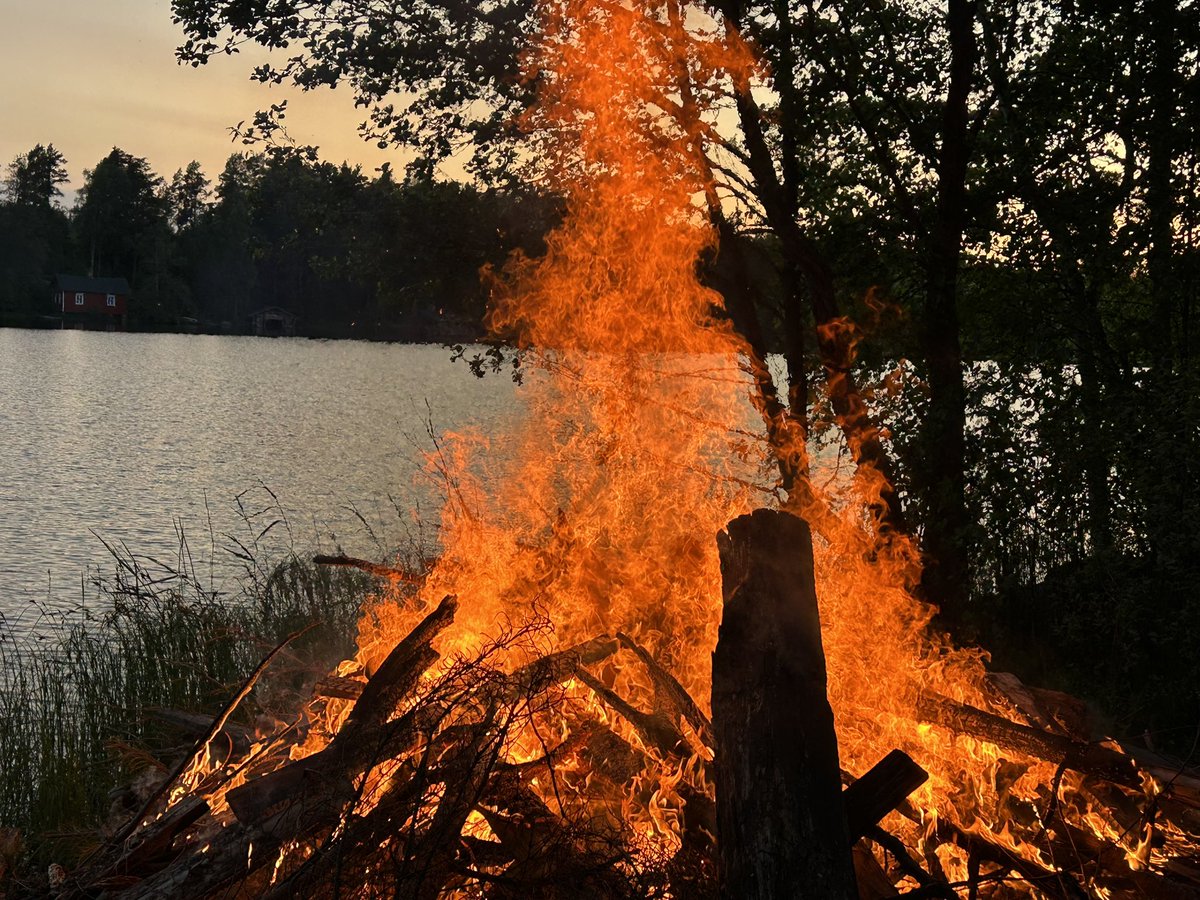 Juhannusiloa teille jokaiselle! 🔥