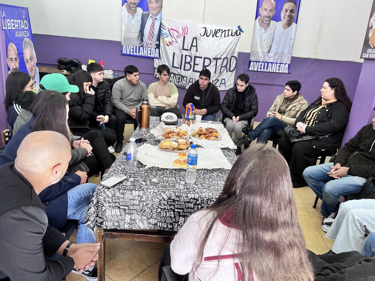 En el distrito de Avellaneda se llevó a cabo una reunión con coordinadores de Juventud y Crear + Libertad de la Tercera Sección Electoral, con el objetivo de seguir fortaleciendo la organización y el trabajo territorial de cara al 2025.

<a href="/Frattini_Avell/">CristianFrattini</a> <a href="/Gericalvella/">Geraldine Calvella</a> <a href="/SPareja_/">Sebastián Pareja</a>