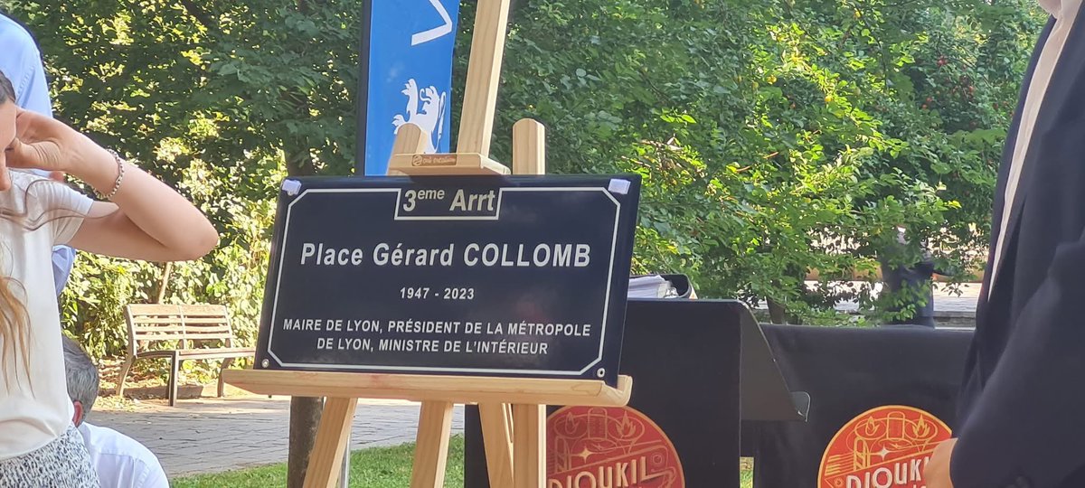 Inauguration de la place Gérard Collomb, jour de sa naissance. Un moment fort et émouvant. Son amour pour Lyon et les Lyonnais reste inoubliable. Son œuvre et sa vision de la ville résonnent encore aujourd’hui. #Lyon #Hommage