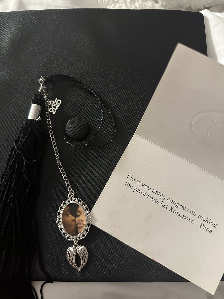 And to my amazing man in heaven,

The man that stayed up late to help me study, gave me money for my grades, celebrated all my accomplishments, paid for all my immunizations for school, made sure i was always fed and the list goes on 

I did it papa ❤️