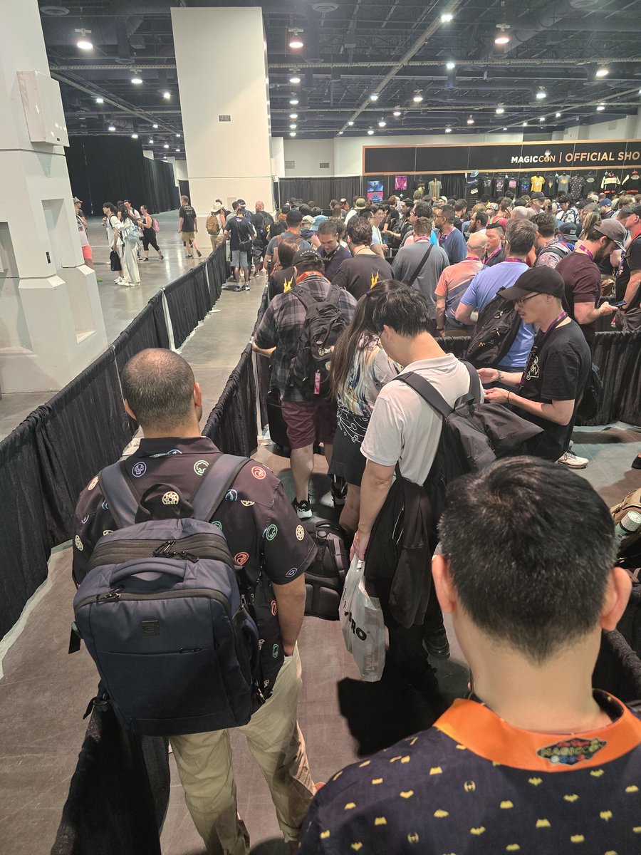 I guess buying a $ 1000 badge means you have to wait even more than the general public - really a shame how "vips" are being treated at this event <a href="/Wizards/">Wizards of the Coast</a> <a href="/Reed_POP/">REEDPOP</a> #magicconvegas