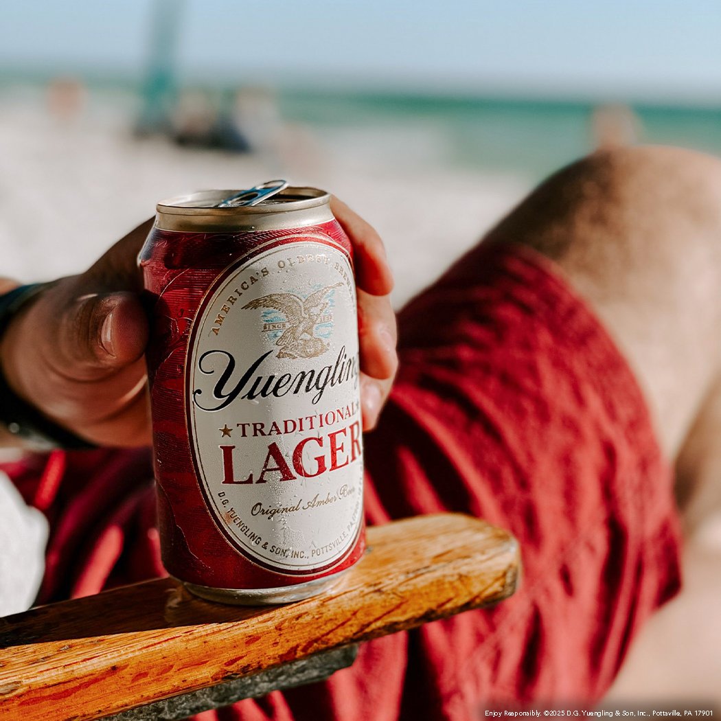 Tan lines fade. Lager memories last.
Kick off the first day of summer the right way. 🍺🏖️