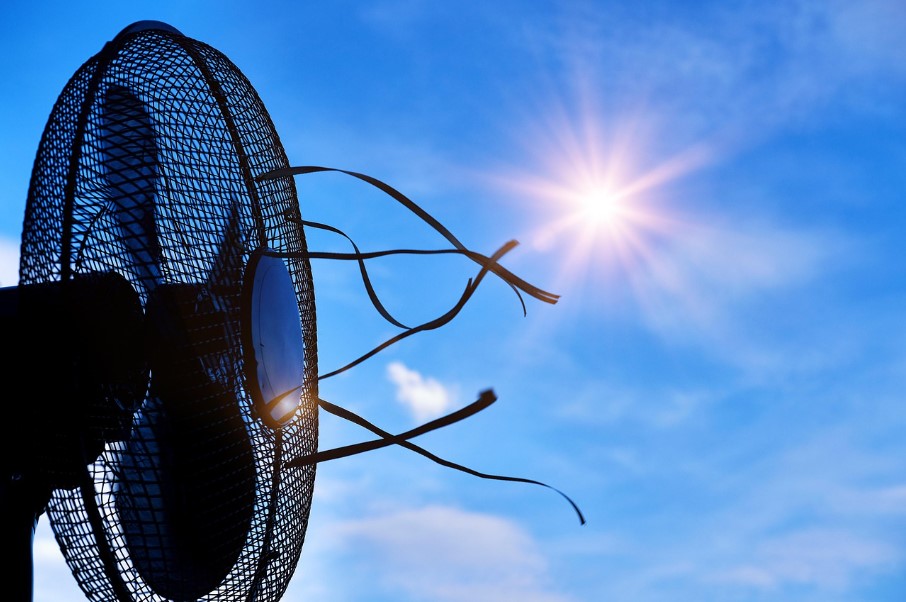 Here is the latest list of places to cool off in York County during the upcoming heat wave: facebook.com/photo/?fbid=11…

* Please note: Senior centers are for those 60+ in age. *