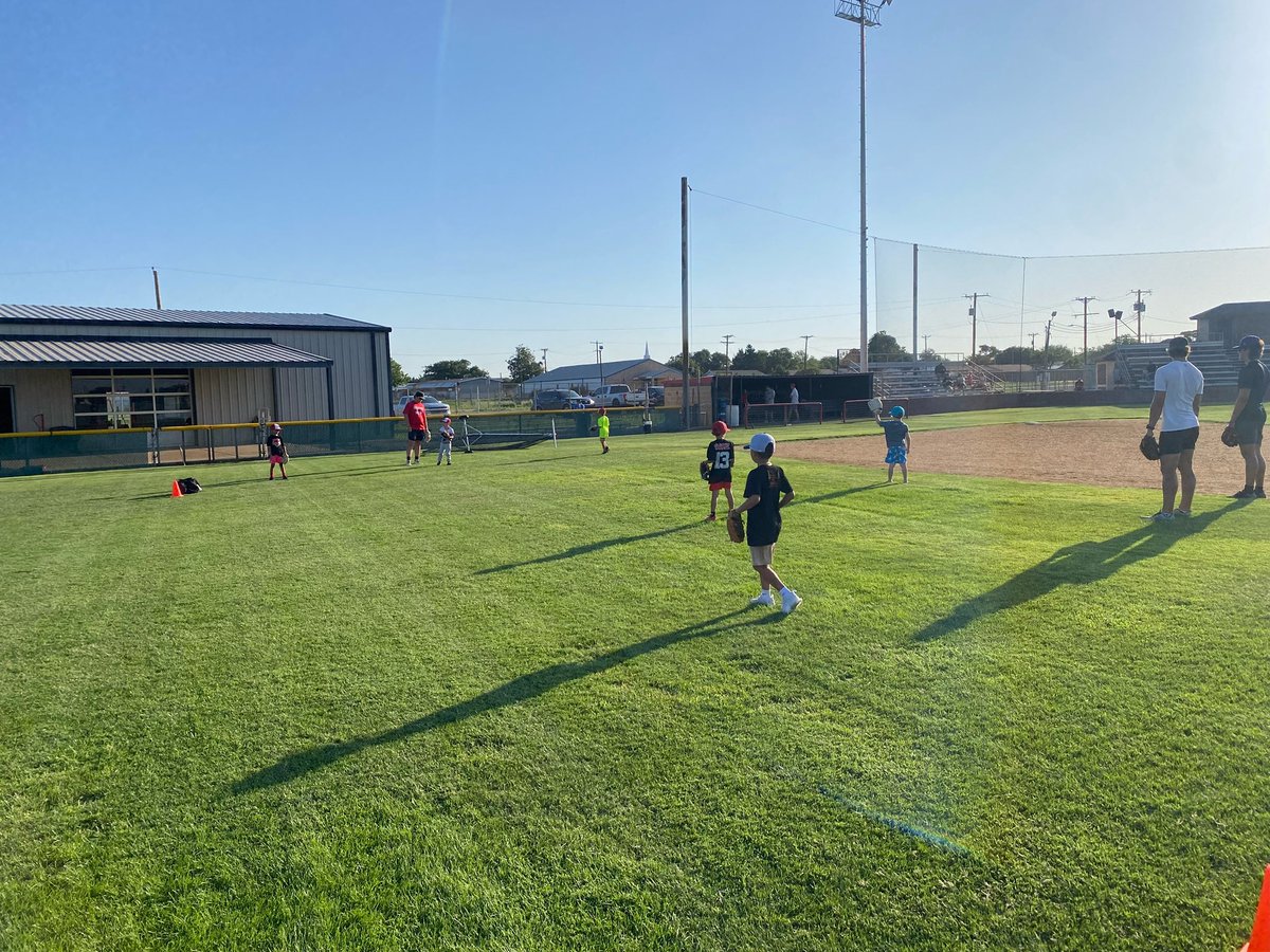 Had a blast today at Mini Mustang Baseball Camp! 

#WIT