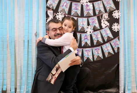 ✅ Karne Gününde Dönüşümün İzleri: Yusuf Tekin Dönemi Eğitime Yön Verdi
⤷ mebpersonel.org/meb/karne-gunu…